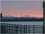 Abendstimmung �ber dem Hafen von Newhaven/Edinburgh mit Blick zu den Forth Br�cken.
