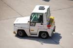 Rofan Typ? Dieselschlepper der Fa. acciona, 23.06.12 Flughafen Berlin-Sch�nfeld.