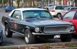 Auch dieser Kraftprotz aus den USA ist aus vielen Filmen bekannt, dieses Sportcoup� wird seit 1964 in verschiedensten Varianten produziert, ein Ford Mustang (im Bild eine 70�r Jahre Variante),