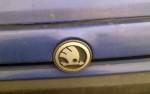 Die etwas �ltere Logo-Variante von SKODA, 11.02.13 Berlin-Pankow.