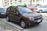Nicht nur in der Eigenwerbung scheiden sich Bef�rworter und Gegner dieses preiswerten SUV aufgrund von Billigteilen und technischen Erfordernissen in der Ausstattung, der DACIA DUSTER rein optisch beurteilt geh�rt jeden Falls mit Sicherheit nicht zu den SUV-Fahrzeugen die nur zweckm��ig und langweilig aussehen, ganz im Gegenteil ist er sehr modern und gef�llig, 26.04.15 Berlin-Pankow.