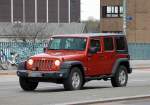 Schicke f�nft�rige Version des Jeep Wrangler, 20.04.12 Berlin-Putlitzbr�cke.