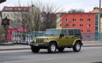 In interessantem Metalliklack ist diese Jeep Wrangler Version unterwegs, 04.04.13 Berlin Putlitzbr�cke.