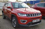 Jeep Compass ist ein SUV-Kombi der Marke Jeep, hier das Modell 2017 in sehr schöner Lackierung beim Vetragshändler in Berlin Lichtenberg, 04.11.17