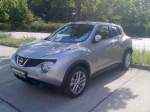 Seit letztem Jahr (2010) auf dem Markt der kleine Crossover SUV Nissan Juke, interessante Formgestaltung, neudeutsch k�nnte man auch stylish sagen, sch�nes Fahrzeug, 26.07.11 Berlin-Heinersdorf.