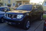Ein Nissan R51 Pathfinder wie er seit 2007 auf dem Markt ist, ein recht gro�er Gel�ndewagen der den Nissan Pickup-Fahrzeugen formm��ig recht �hnlich ist, 13.11.12 Berlin-Pankow.