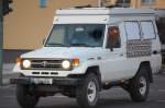 In recht eigent�mlicher Form mit eigenartigen Seitenverzierungen kommt dieser Toyota LandCruiser daher, 10.01.11 Berlin Knobelsdorffstr.