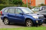Der Funcruiser Toyota RAV4 III D4-D (seit 2006 auf dem Markt), mit 110 kW (136 PS) Motorleistung ein SUV f�r den Stadtverkehrr v�llig ausreichend, 12.08.10 Berlin-Pankow.
