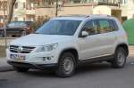 SUV VW TGUAN 2.0 TDI in wei�, 25.02.11 Berlin-Pankow.