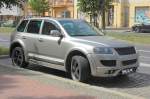 Aufgetunte VW TOUAREG Variante, massiver etwas gew�hnungsbd�rftiger Umbau, 23.05.11 Berlin Prenzl.Berg.