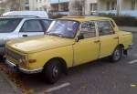 Die klassische viert�rige Limousine des Wartburg 353 W wie er bis Ende der 80�r produziert wurde, sieht man inzwischen wirklich immer seltener in Berlin, Ende November 2011 Berlin-Pankow. 