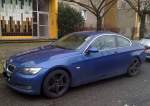Ohne Heckbezeichnung, m�sste sich aber um einen BMW 535i(F10) in wundersch�nem dunkelblau handeln, 29.02.12 Berlin-Pankow.
