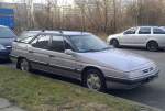 Auff�llig, da ungew�hnlich lang (gro�er Stauraum), ein Citroen XM 2.0 iTurboCT Kombi Break, ein PKW der oberen Mittelklasse der von 1989-2000 produziert wurde und da er auch nicht �berm��ig beliebt war in Frankreich geschweige denn im Rest Europas �beraus selten zu sehen ist. Besonderheit war allerdings, das er einer der ersten serienm��igen PKW mit elektrisch gesteuerten Fahrwerk war, Februar 2011 Berlin-Pankow.