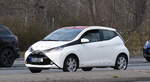 Ein recht preiswerter u. für die Berliner Innenstadt völlig ausreichender Kleinwagen der Toyota Aygo am 25.03.25 Berlin Marzahn.