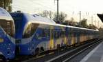 Hier noch mal aus seitlicher r�ckw�rtiger Sicht der sechsteilige FLIRT  MERIDIAN  ET 306 f�r die bayerische BOB auf Testfahrt, 22.10.13 Berlin-Karow. 