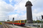 Die S8 Richtung Birkenwerder u.a. mit dem Viertelzug 485 041-8 bei der Einfahrt Bf. Berlin-Ostkreuz am 22.08.16