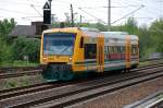 OE60 Richtung Frankfurt (Oder) mit VT 650.66 (95 80 0650 066-3 D-ODEG, Stadler Bj.2004), 04.05.12 Berlin-Blankenburg.