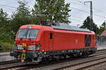 DB Cargo AG, Mainz [D] mit ihrer Vectron Dual Mode Light Lok  249 004  [NVR-Nummer: 90 80 2249 004-3 D-DB] am 09.07.25 Höhe Bahnhof Saarmund.