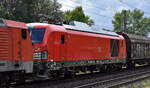 DB Cargo AG, Mainz [D] mit ihrer Vectron Dual Mode Light Lok  249 016  [NVR-Nummer: 90 80 2249 016-7 D-DB] am Haken von  189 070-6  [NVR-Nummer: 91 80 6189 070-6 D-DB] und einem gemischten